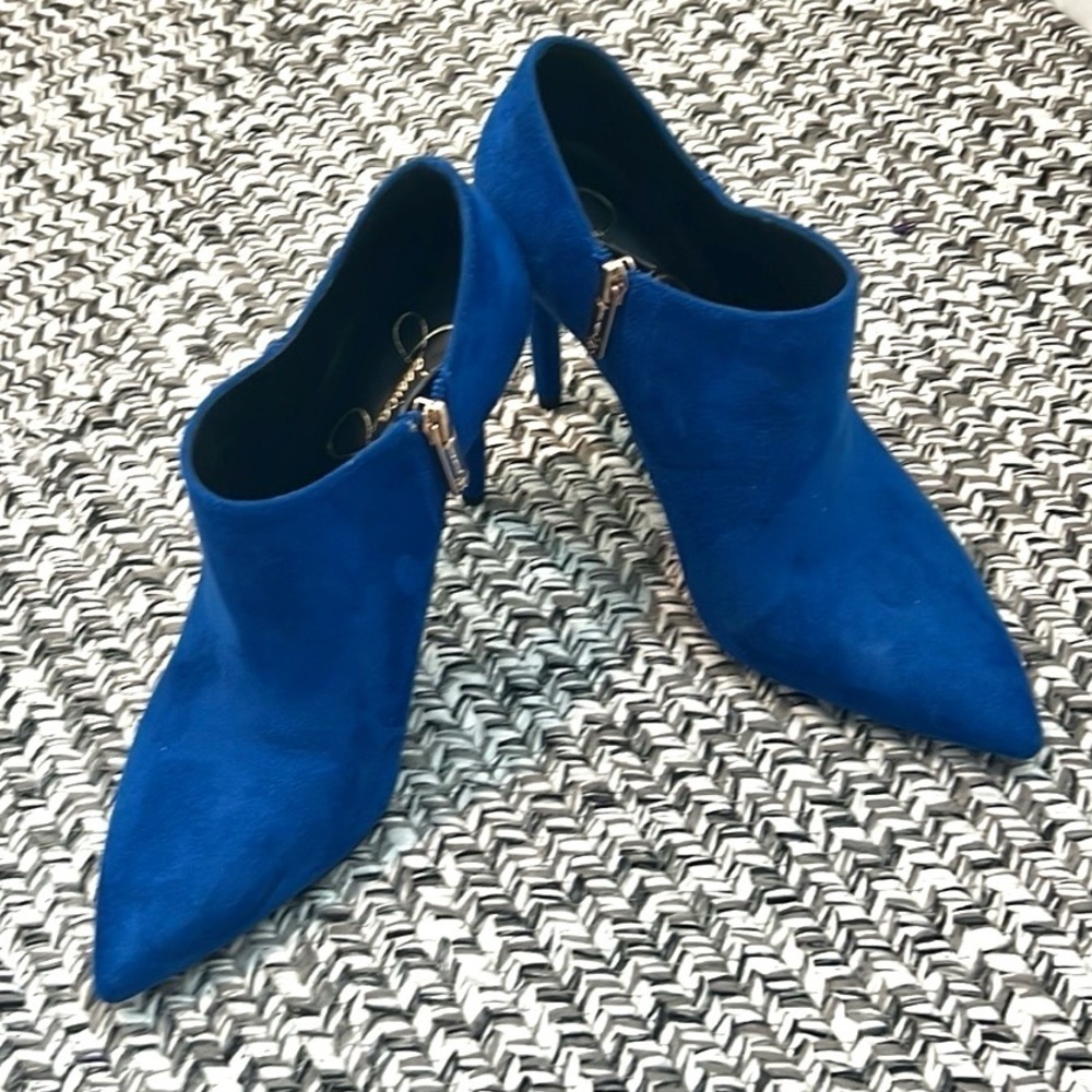 NWT,Jessica Simpson, Luela Blue
Hour Leather Side Zipper
3.75” Heel Ankle Boots